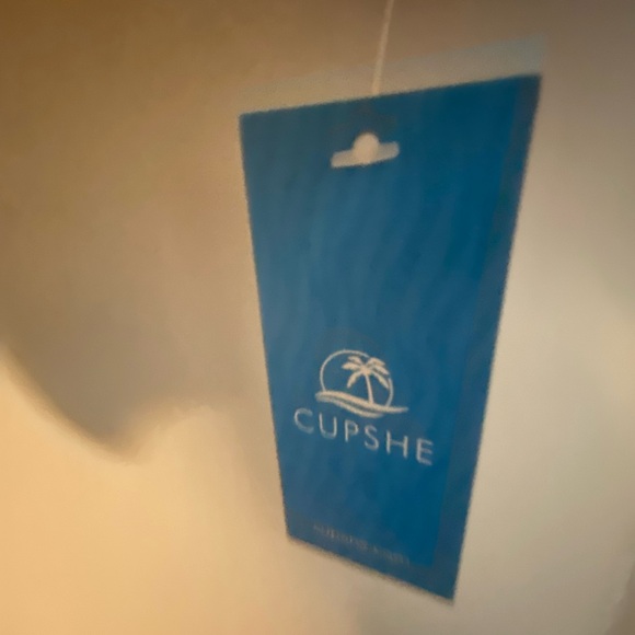 Generously sized medium sweater Cupshe brand . Nwt - Picture 3 of 3